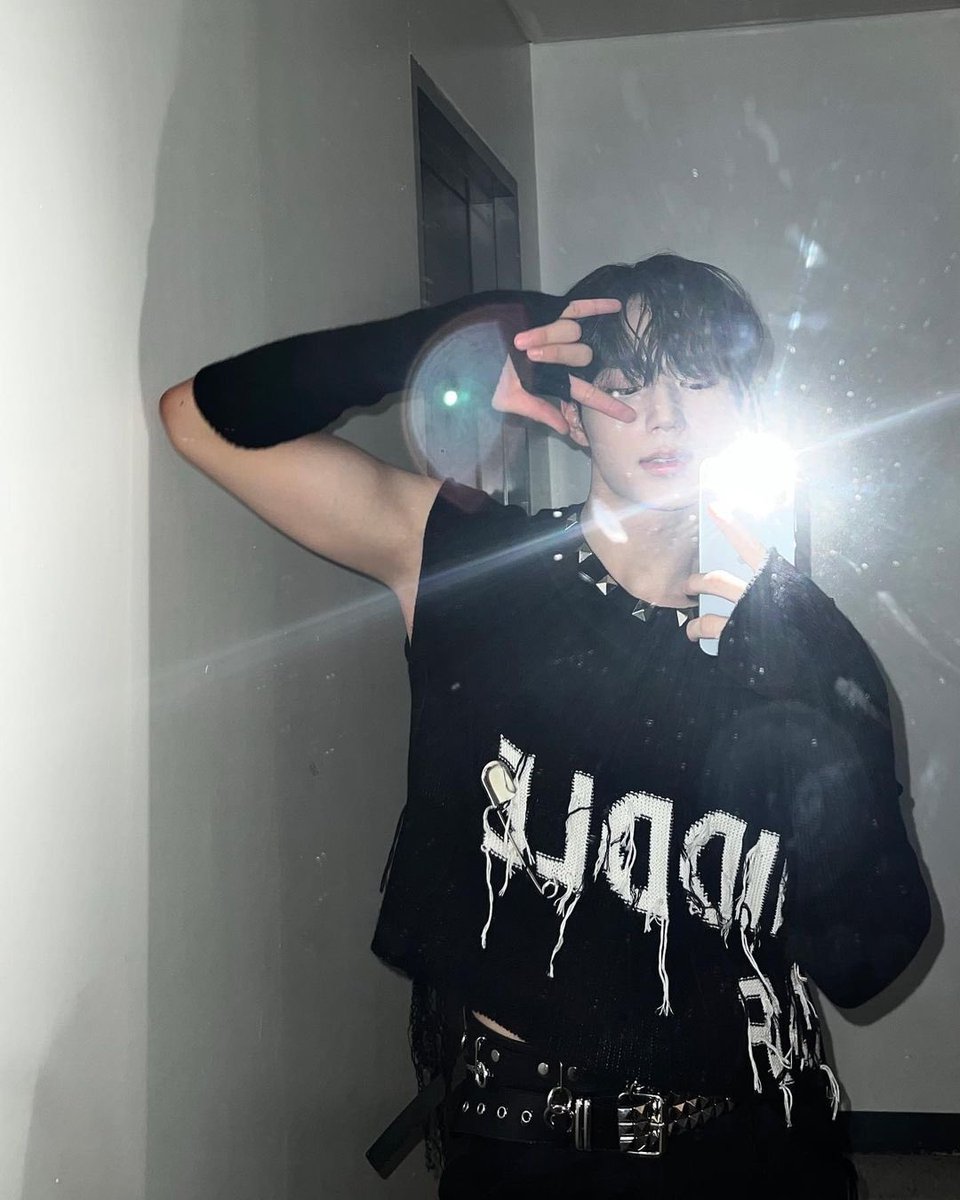 thinkerjunseo's tweet photo. junseo tomboy was something https://t.co/q4rQF5CLnq