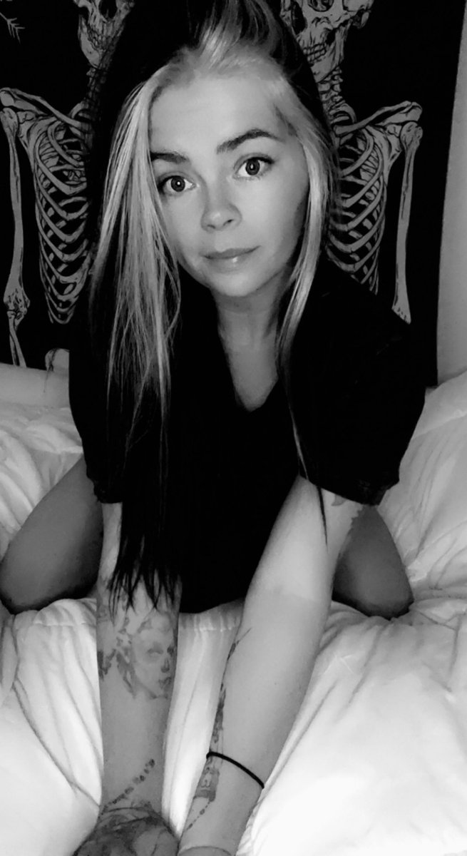 Anxiousiris's tweet photo. #onlyfans #onlyfansbabe #tattoos #pretty #babe #of https://t.co/lDBlvGmA3M https://t.co/lZG9UJ3gLe