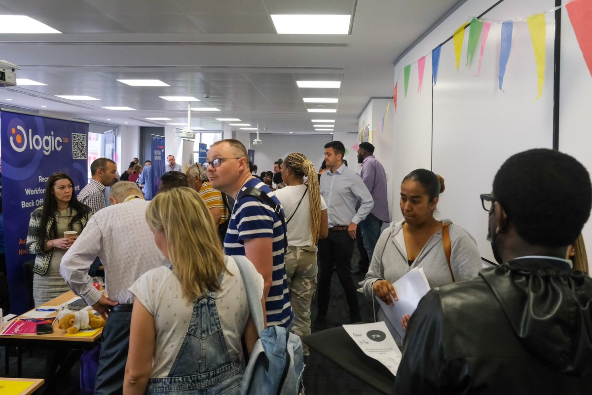 Prathiba01's tweet photo. So great to be part of #Gatwick Jobsfair today with over 100 job offers. Several happy employers &amp; jobseekers. My thanks to @FSBSOCIAL, and to South East and London colleagues for making this possible! @Gatwick_Airport. @juniorkinguk @MMorley_JCP @CarolMorrisDWP @RamachandranDWP https://t.co/8CpP2VkjcM