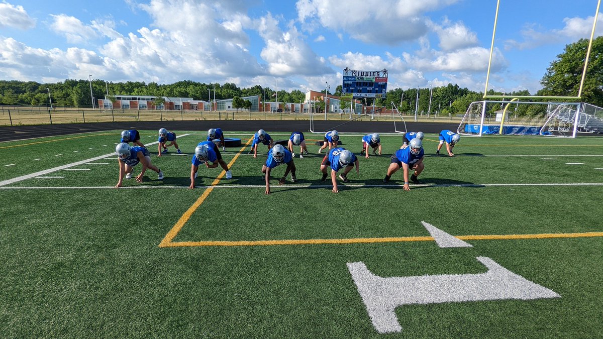 Coach_BurkMHS's tweet photo. The Middie D-line (9-12) are putting in the work and are getting better everyday this summer! August 19th can't come soon enough! 🤘🤘🤘 https://t.co/0pqAapTlRB