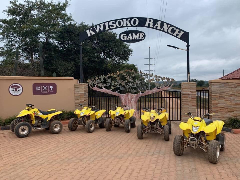TourismZambia's tweet image. Kwisoko Game Ranch is situated on the outskirts of the eastern part of Lusaka City.

It’s a short 40 minute drive from Lusaka CBD and is connected by excellent tar roads. 

The game ranch has a variety of game animals that include - giraffe, buffalo, zebra, eland, sable, etc