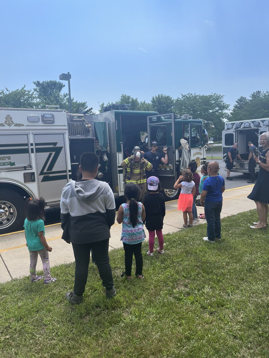 LSFreimanis's tweet photo. Thank you Independent Hose Company for teaching our Huskies about your trucks. #FCPSFAST #Comunityschools @TiffanyLedyard @HEShusky_FCPS https://t.co/yXOhKLyUaB