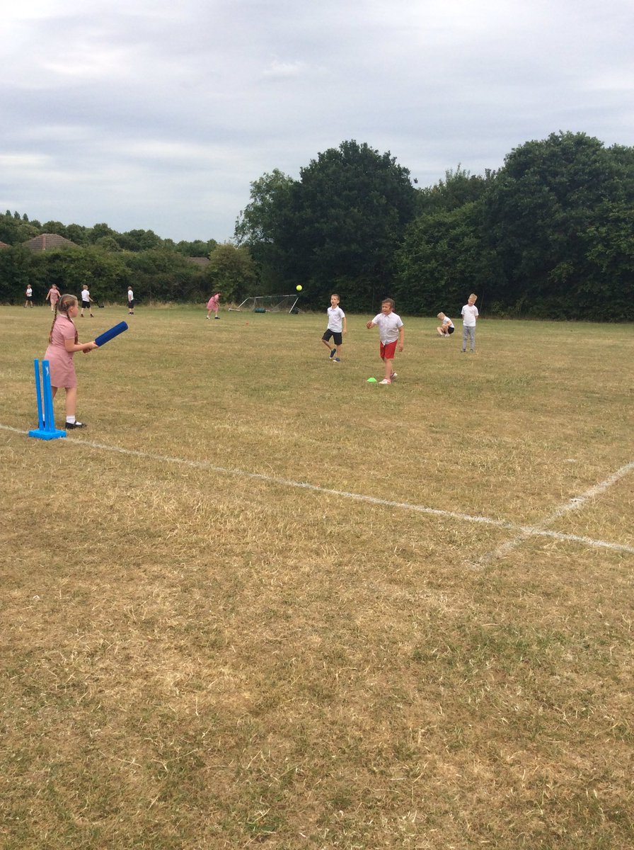 MrBStJosephs's tweet photo. Year 3 finished the school day in the sunshine.  We used all of the skills we had previously learnt to play two independent games of cricket. #joeyspe #cooperation #teamwork @stjs_staveley https://t.co/6skIZ0IPu5