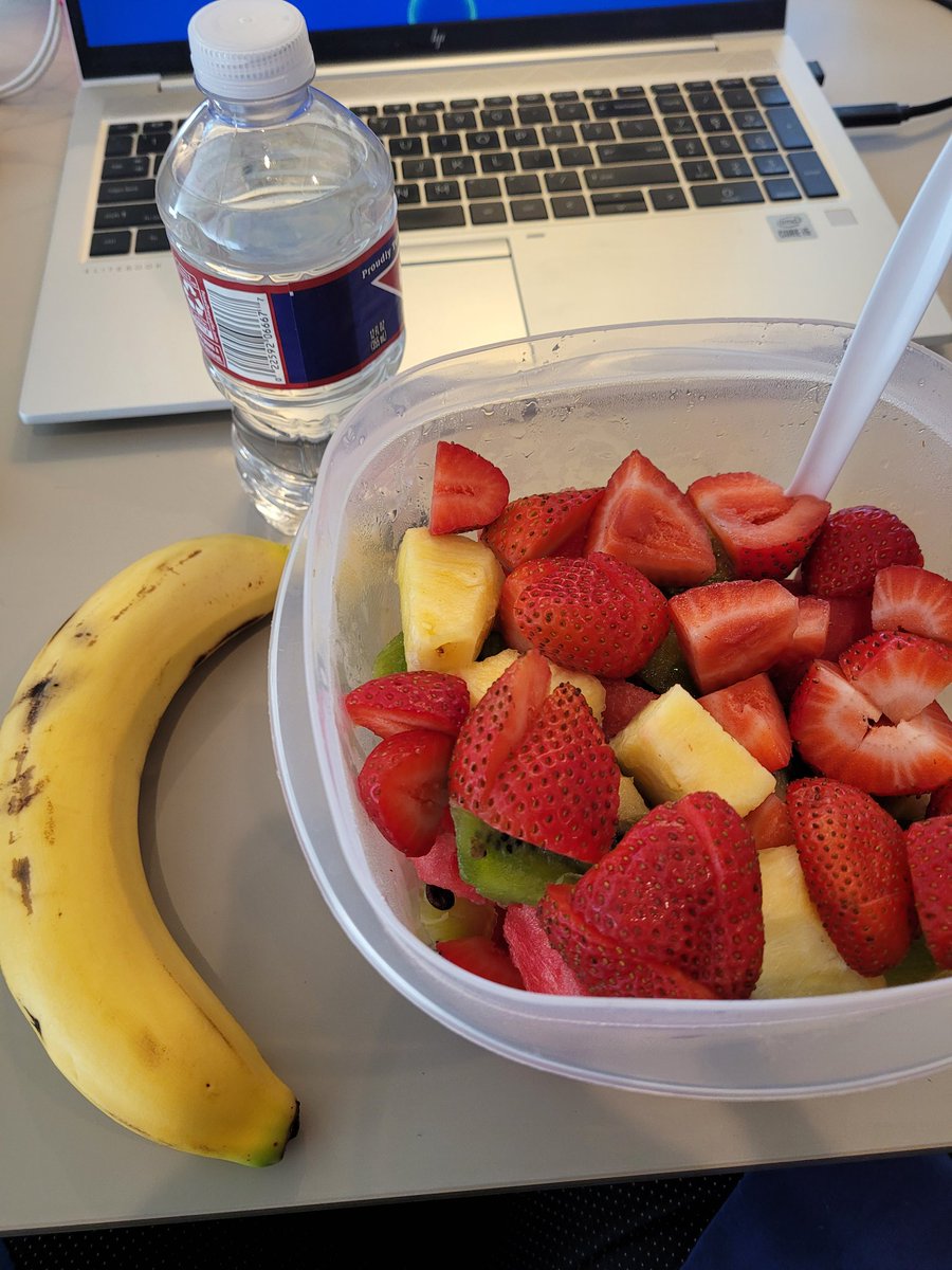 vickiwcox's tweet photo. Thankful I did meal prep last night ❤️
#midmorningsnack
#mealprep https://t.co/RJpkepQeni