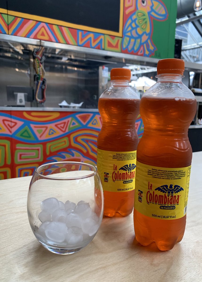Colombiana 👌the Colombian National soft drink🇨🇴sweet, fizzy and refreshing
.
#softdrink #soda #drinks #bubbles #lalatinacambridge #refreshing #mocktails #ice #foodie #cambridgeeats #foodiesincambridge #fizzydrink #colombianalanuestra