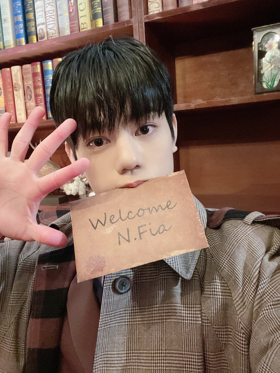 PoorlyDrawnNF's tweet photo. Poorly drawn birthday boy, Cha Hun the cat-like guitarist 😸

#NFiart #NFlying #ChaHun #PoorlyDrawnNFlying #엔플라잉 #차훈 #오늘은_훈이_생일이라먐
#HAPPY_MYAMMI_DAY 
#NFlyingFanArt https://t.co/S0OuqiDngm