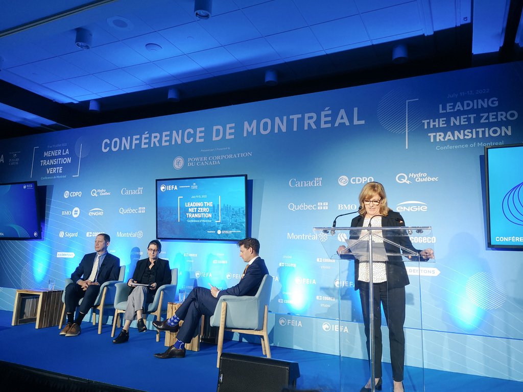 RJCCQ's tweet photo. #ConfMTL (Mener la #transitionverte) Dominique Deschênes, sous-ministre associée pour le Secteur de l’innovation et la transition énergétiques au ministère de l’Énergie et des Ressources naturelles, ouvre le panel sur les progrès ambitieux de la captation #carbone. #FEIA #Québec https://t.co/v2slQDb7ji