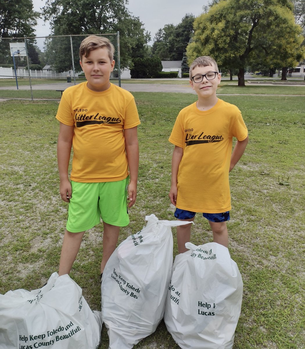 419Beautiful's tweet photo. Thank you Trash Busters! 🌎🚮 This awesome #ToledoLitterLeague team has been cleaning up our environment &amp; neighborhoods all summer. Keep up the good work! 👍
..
More Litter League info here: https://t.co/zGERvdITdO https://t.co/pi5FYjoX02