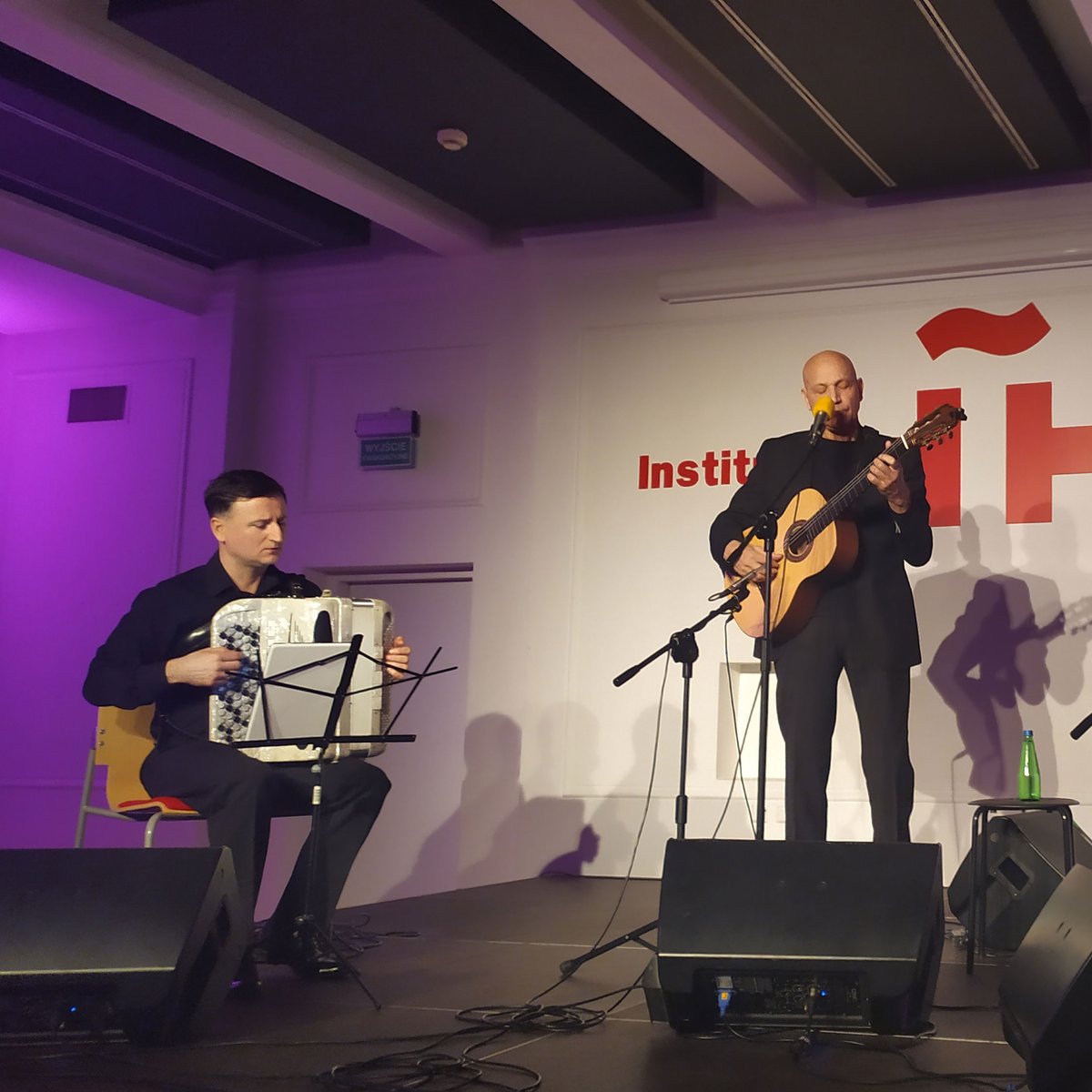 I would like to share some photos from my concert at the Instituto Cervantes Varsovia. Thank you to the Cervantes Institute for this lovely invitation.
My ensemble includes:
Fabian Włodarek - accordion
Kornel Jasiński - contrabass
Robert Siwak - percussion

#sephardicmusic