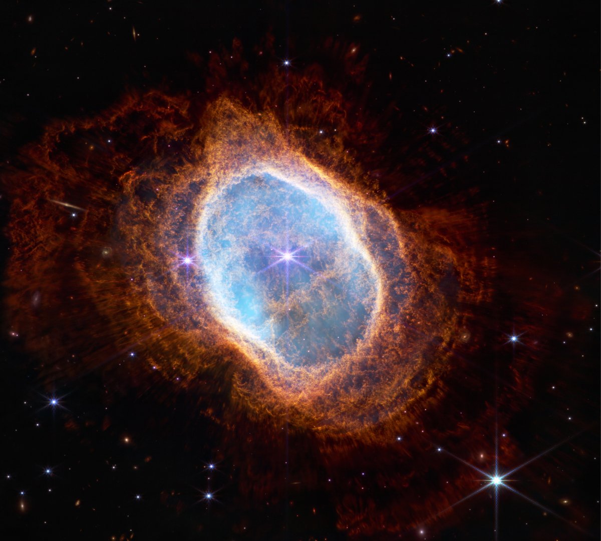 airandspace's tweet photo. Look how far we've come! 

On the left is @NASAWebb's new image of the Southern Ring Nebula, and on the right in Hubble's image of the same nebula in 1998. The JWST image provides stunning new details that were previously hidden from astronomers: https://t.co/eG8VgwgdbO https://t.co/2NeVksm07u