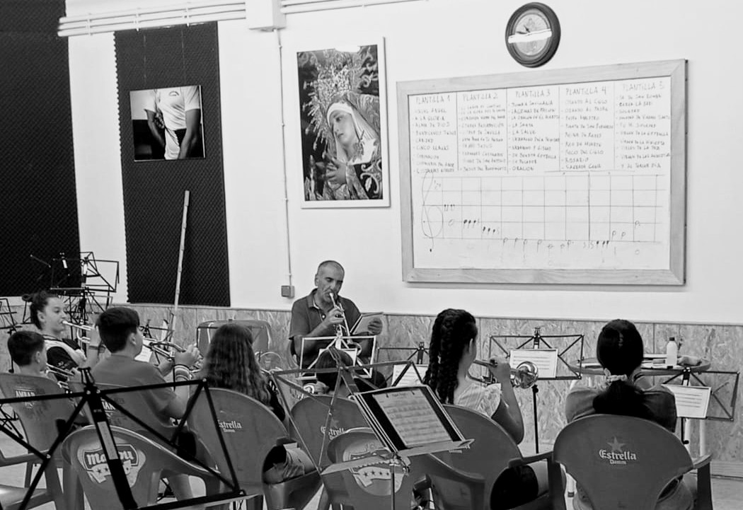 🎼 Algunos de nuestros nuevos componentes ya se preparan con entusiasmo para el inicio da la nueva temporada.

#Soledad
#ensayos 
#ilusión