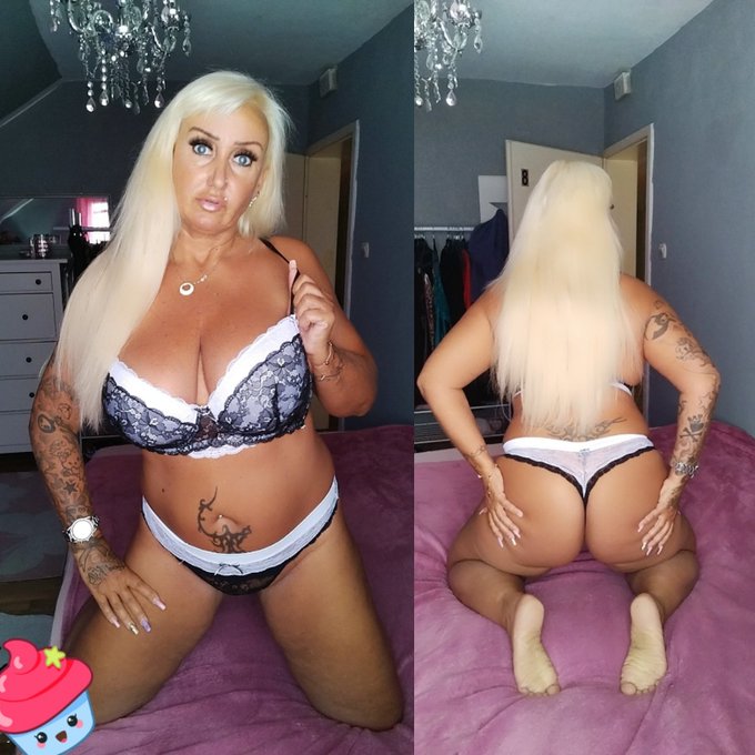 So ,nun von beiden Seiten &hearts;️ hoffe es gef&auml;llt dir?! #ass #bigass #bigbootywoman #BigBoobLovers #curvybeauty<a href="/tag/curvy"class="tags"><span>#curvy</span></a><a href="/tag/sexy"class="tags"><span>#sexy</span></a><a href="/tag/ass"class="tags"><span>#ass</span></a><a href="/tag/milf"class="tags"><span>#milf</span></a><a href="/tag/bigass"class="tags"><span>#bigass</span></a><a href="/tag/bigbooblovers"class="tags"><span>#bigbooblovers</span></a>