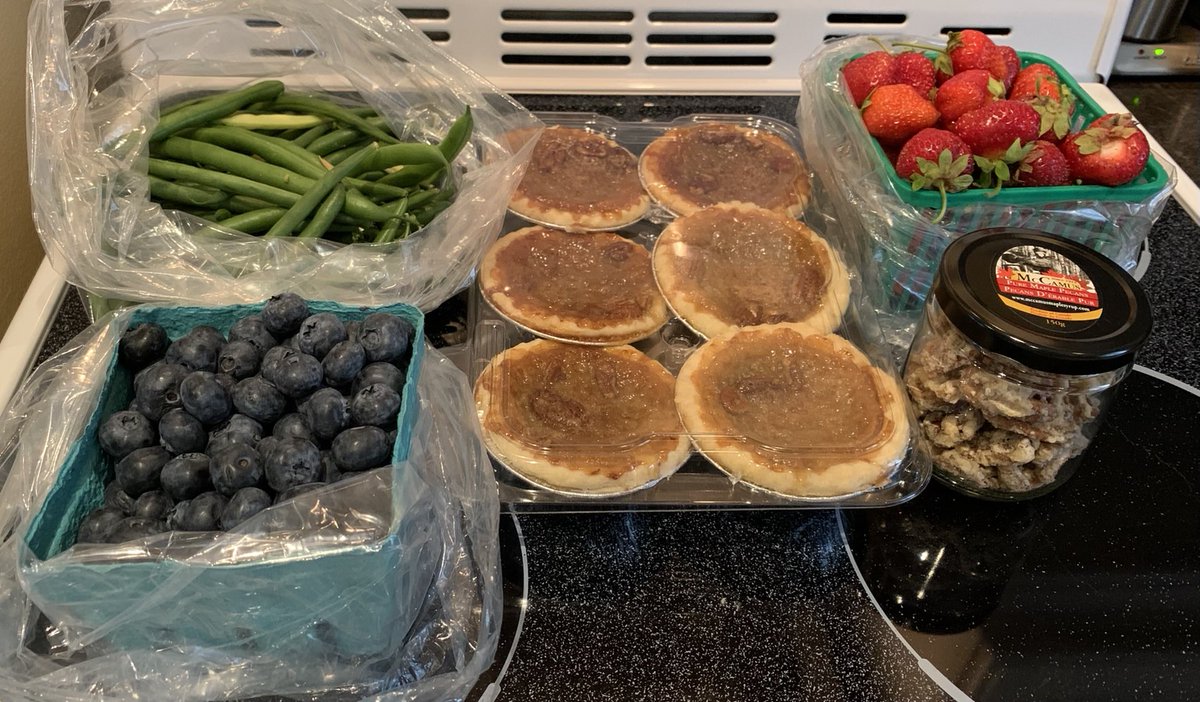 Awesome haul from ⁦<a href="/EYFarmersMarket/">EYFarmersMarket</a>⁩! Get out there and enjoy some amazing local food! The vendors are great! #eastyork #farmersmarket #eatlocal #summertreats #foodie #torontofoodie 😎