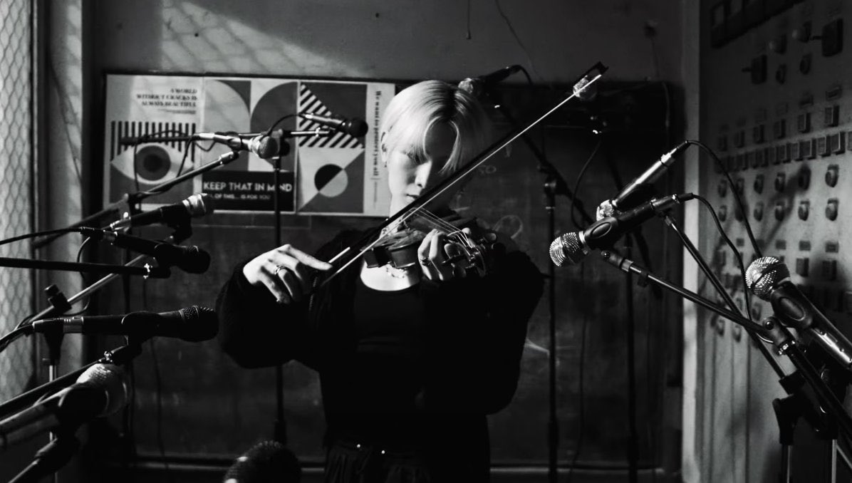 bxbysani's tweet photo. wooyoung with at first the fear of dancing in public, started dancing 
yeosang who didn’t like being forced playing violin, started playing the violin https://t.co/S8MTd9h9Vd
