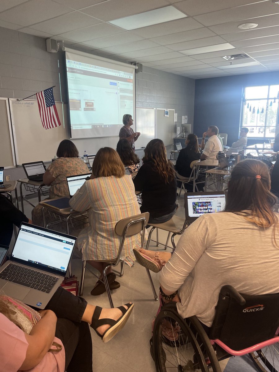 Leverage Your RCS Technology for the busy teacher with ⁦<a href="/techiecherri/">Cherri McCrary</a>⁩ Ts attending Middle Summer Summit are loving the great features in ⁦<a href="/Dyknow/">Dyknow</a>⁩ and many more programs ⁦<a href="/RCSMidSuccess/">RCS Success in the Middle</a>⁩