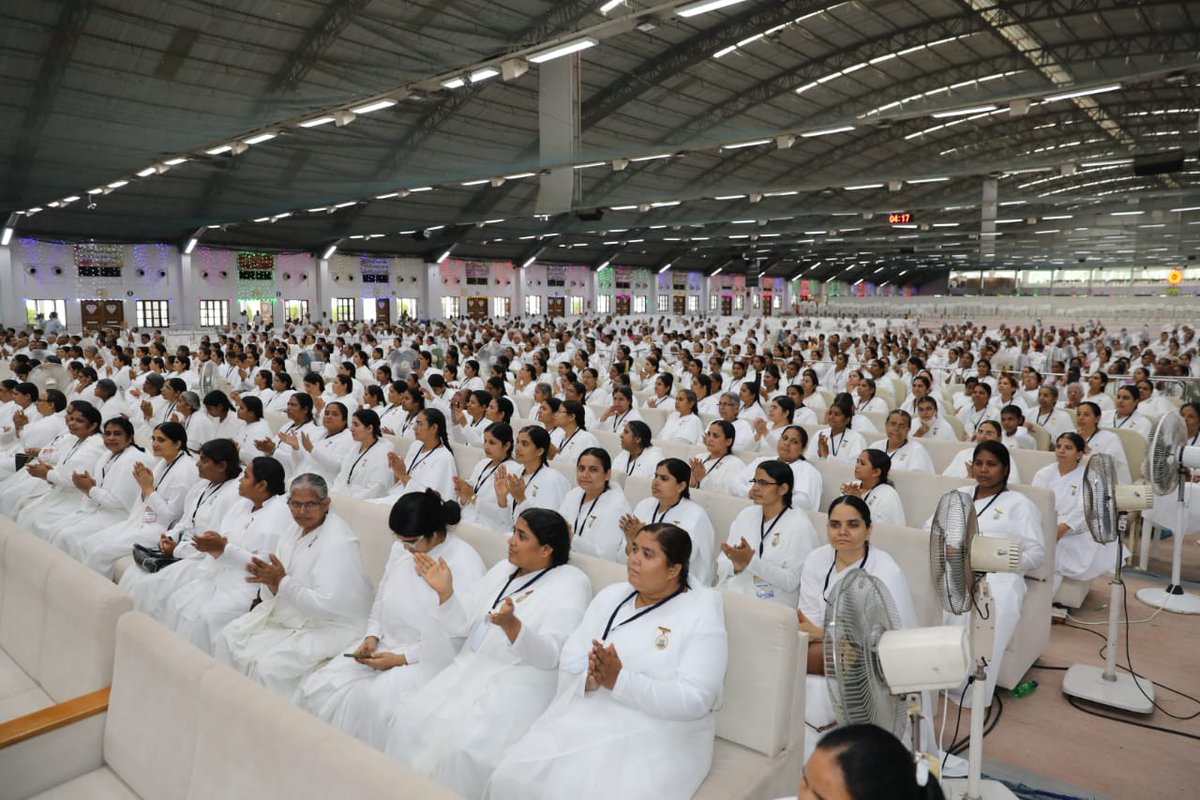 JPNadda's tweet photo. माउंट आबू स्थित ब्रह्माकुमारी संस्थान द्वारा आयोजित कार्यक्रम में शामिल हुआ।

यह एक ऐसा आध्यात्मिक ऊर्जा का केंद्र है, जहां आकर व्यक्ति शून्य से शिखर तक पहुँच जाता है। मेरे जीवन में भी जो परिवर्तन आया, उसकी सुखद अनुभूति करने का आज मुझे पुन: अवसर मिला इसके लिए आप सभी का आभारी हूँ। https://t.co/qcwaC52FlC