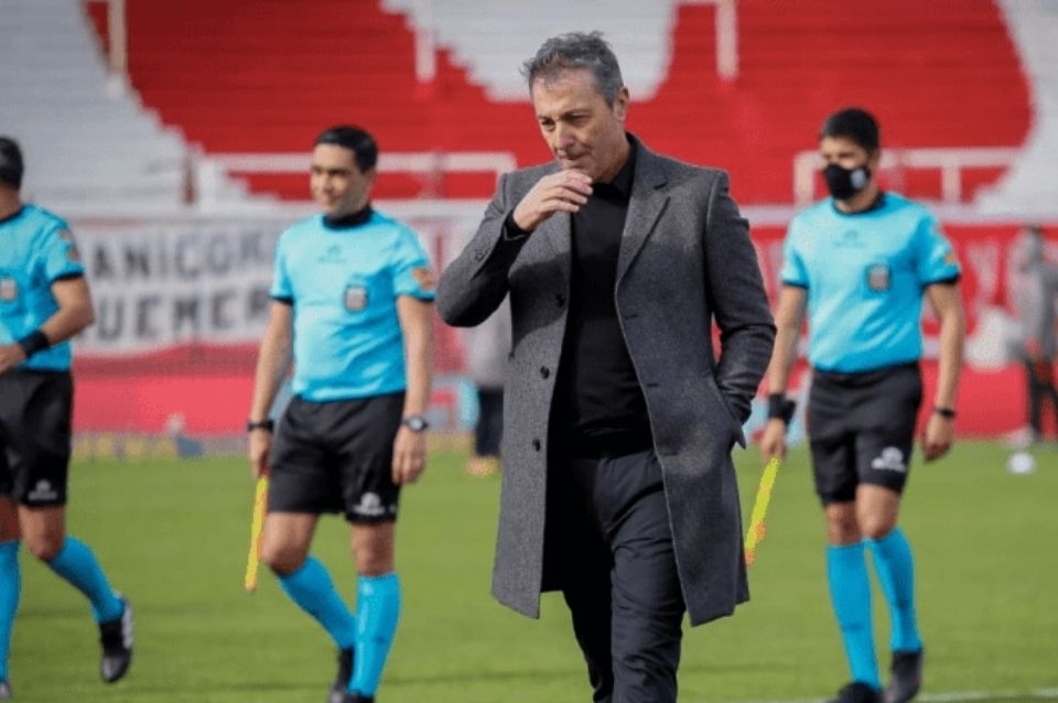 radiolt10's tweet photo. Kudelka se refirió a los rumores que lo vincularon con el Sabalero: "No hubiese dirigido a Colón" ► https://t.co/uBFKwLlfNb https://t.co/v3FCgljqFu
