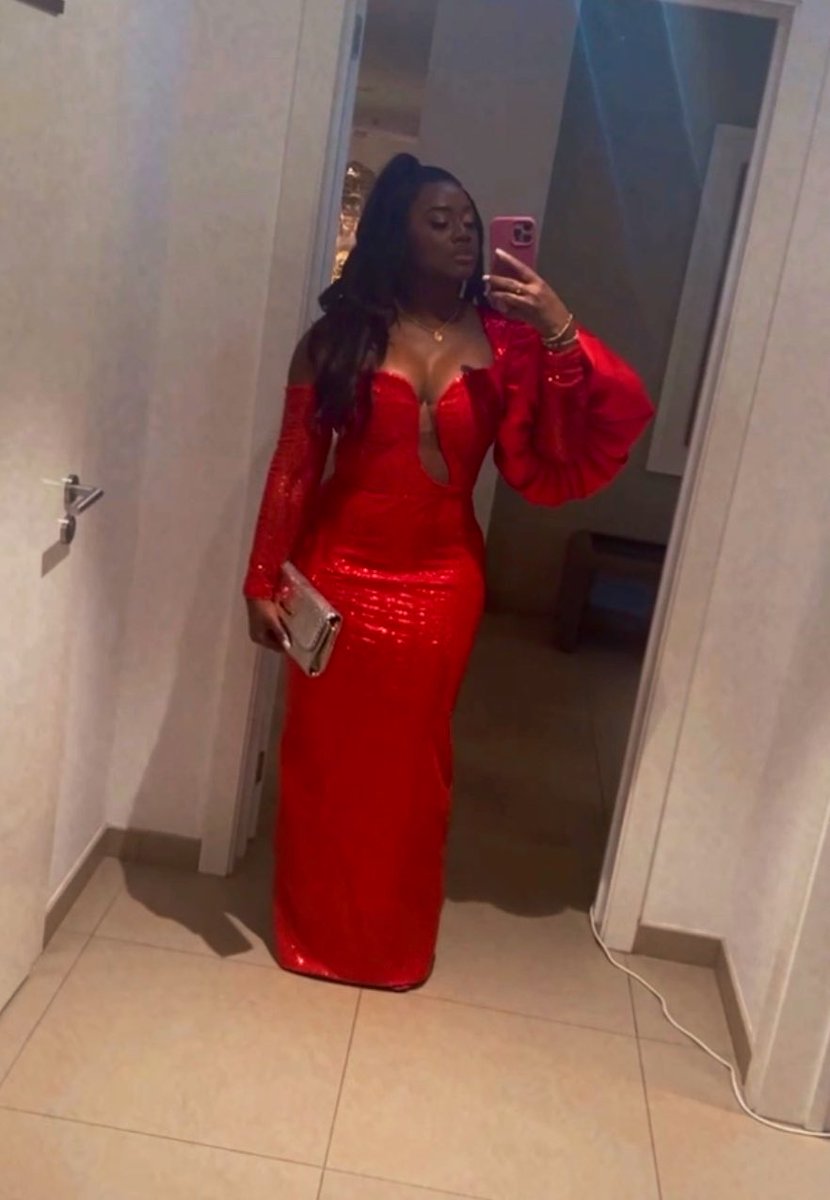 RoseyLarissa's tweet photo. Lady in red part 2 https://t.co/WtiIGjZ60W