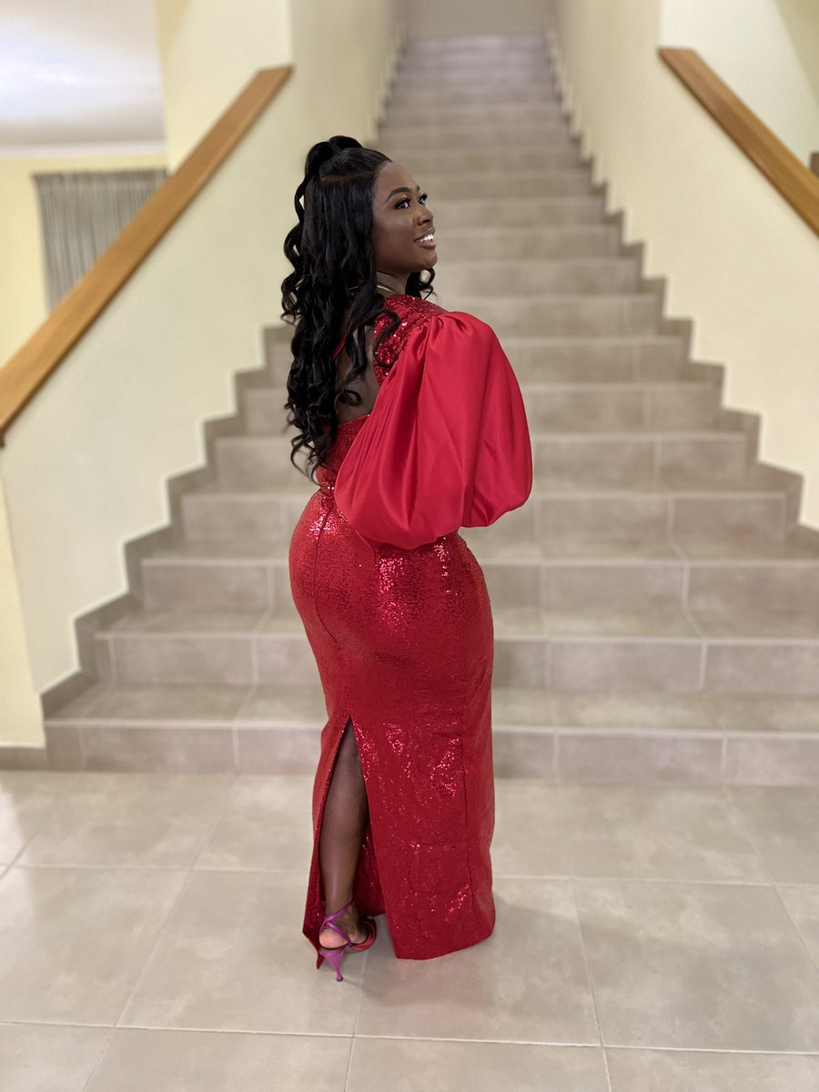 RoseyLarissa's tweet photo. Lady in red part 2 https://t.co/WtiIGjZ60W