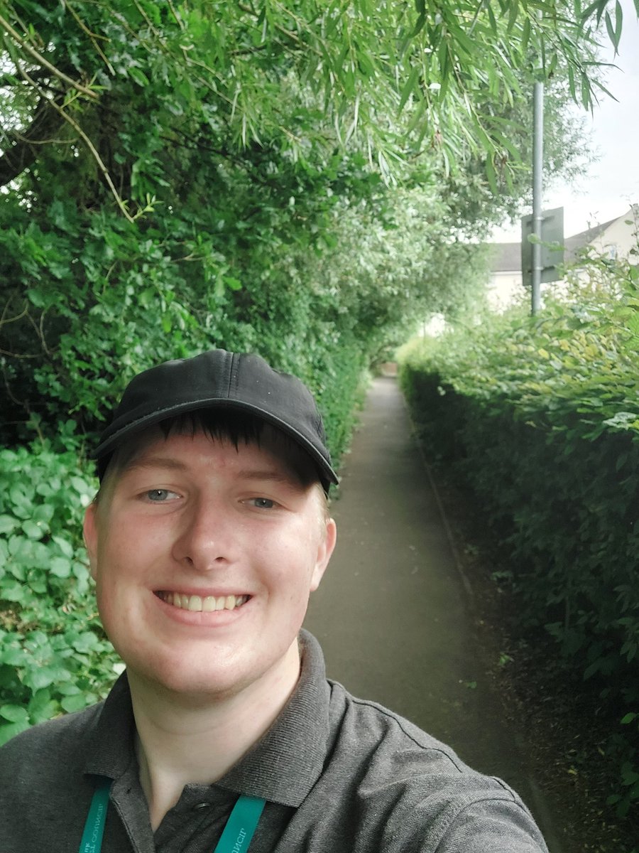 sdc_wardens's tweet photo. 1 clear footpath and one very warm warden. Footpath cut back to improve ease of use for wheelchair users, prams, and everything in between.
#stingseverywhere
#heatwave
#bedtimenow https://t.co/EBpeCN3T9Q