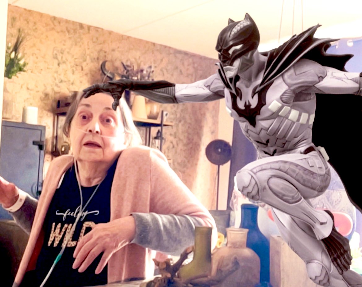 I came across this pic from my mom while i was looking for pics for the funeral.She was already sick here.But she was always up for some fun❤️

She knew i loved #veve and the #VEVECommunity And knew about the support you all gave me. 

She also participated in some drops for me🥰