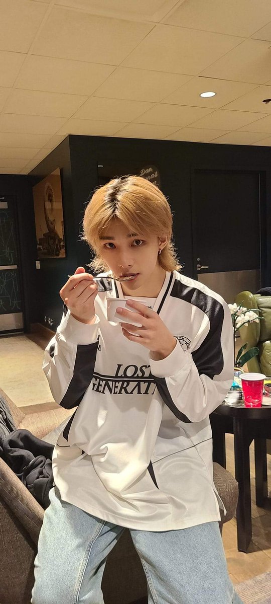 Así lo encontré comiéndose mi helado, no lo puedes dejar ni un segundo...