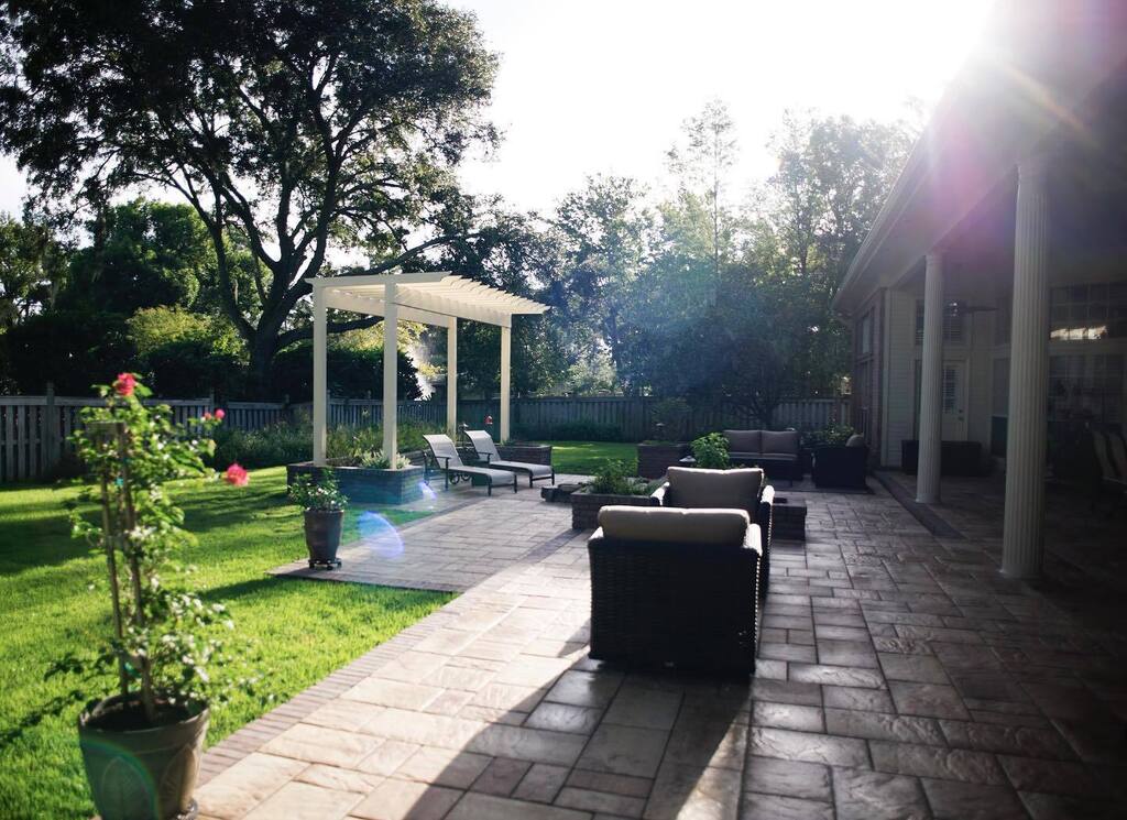 CascadeDesignFL's tweet photo. Is there a better way to prepare for the day than soaking in the first sun rays? ☀️
📸: @joshmauser 
•
•
•
#morninglight #youaremysunshine #diningalfresco #indooroutdoor #outdoorliving #luxuryhomes #homeinspo #backyardgoals #backyardsofjacksonville #o… https://t.co/cc3TrnwKD0 https://t.co/07hQg6dIbv
