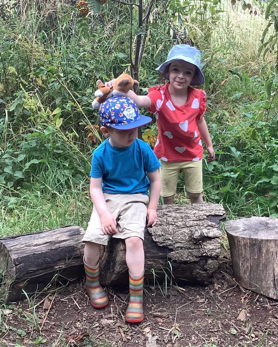Alfretonnursery's tweet photo. @ForestSchools #party, #blueballoon with #kipper the #dog.  #games #partyfood and lots of #fun @cosydirect @Alfretonnursery @CreativeSTAR @Muddyfaces #learningoutside #mickinkpen @MickInkpen #childrensstories #eyfs https://t.co/DJNEMZ7ZWq