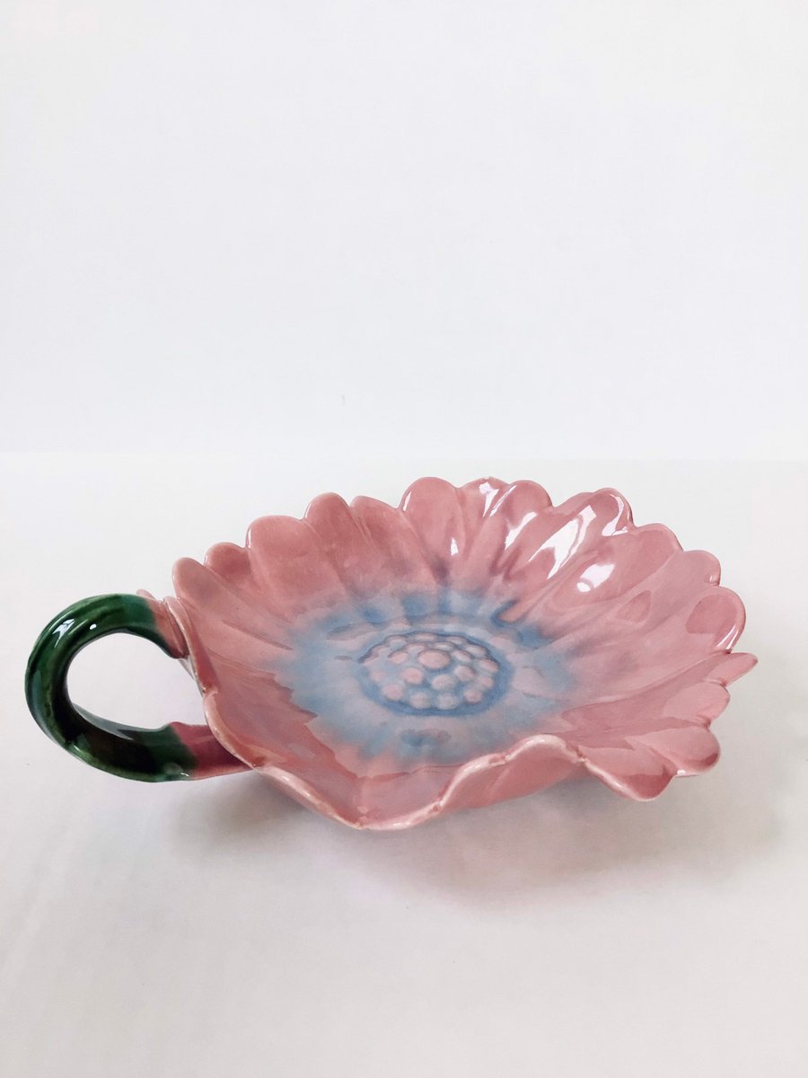 jarmgirl's tweet photo. Pink Flower Shape Nappy Dish Heavy Vintage Ceramic Petal Edged Trinket Nut Or Candy Bowl https://t.co/h0LNogWlZa #pink #tabletop #pinkflowerdish #flowershapedish #flowernappydish #heavyflowerdish #vintageflowerdish #ceramicflower #petaledgedbowl https://t.co/DvLXmXAHJ2