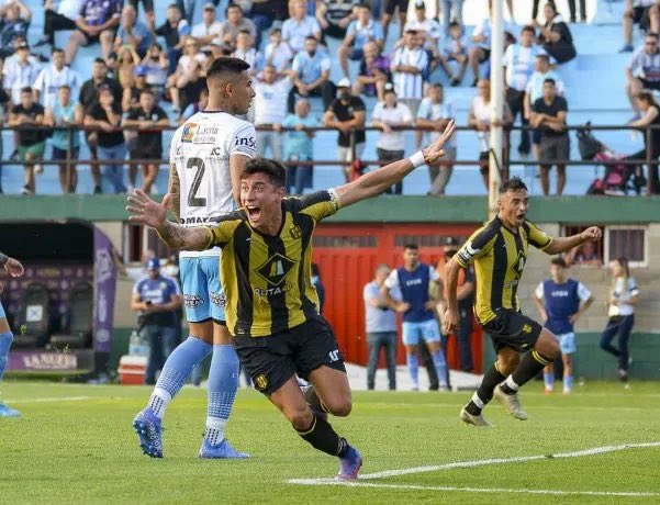 ClubMadryn's tweet photo. #PrimeraNacional ⚽️ | Sebastián Jeldres se marchará cedido a préstamo por un año al fútbol de Guatemala. Le agradecemos por su compromiso y profesionalismo con nuestra institución, y le deseamos éxitos en esta nueva etapa en su carrera.
¡Hasta la vuelta Metralla!

#VamosAurinegro https://t.co/6CMWSAHf0l