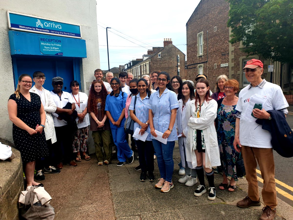 STM_RE's tweet photo. Well done to our fab students from @STMRCA who met @arrivanortheast today to ask for fair fares - to make buses affordable &amp; get more young people using them.Great to meet @KimJPurcell &amp; hear about steps towards affordable bus travel. Looking ahead to Sept https://t.co/71USRqCq9B https://t.co/Dv9B9kxkQb