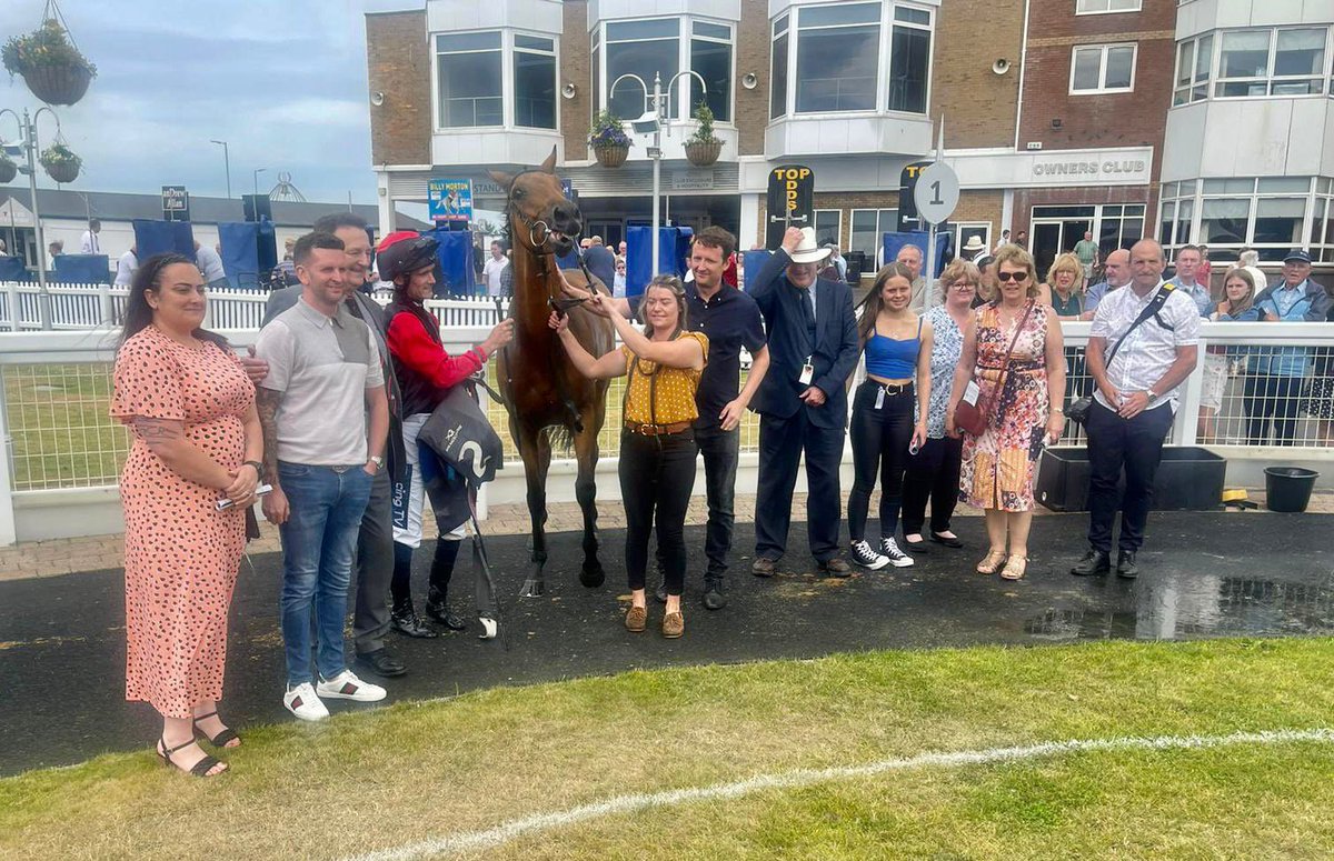 LBL_racing's tweet photo. Great pic of the LBL team in the winners enclosure yesterday at @ayrracecourse 🍾🐎🥳🥂🏆🥇@JimGoldieRacing https://t.co/6JE0e6kmNn