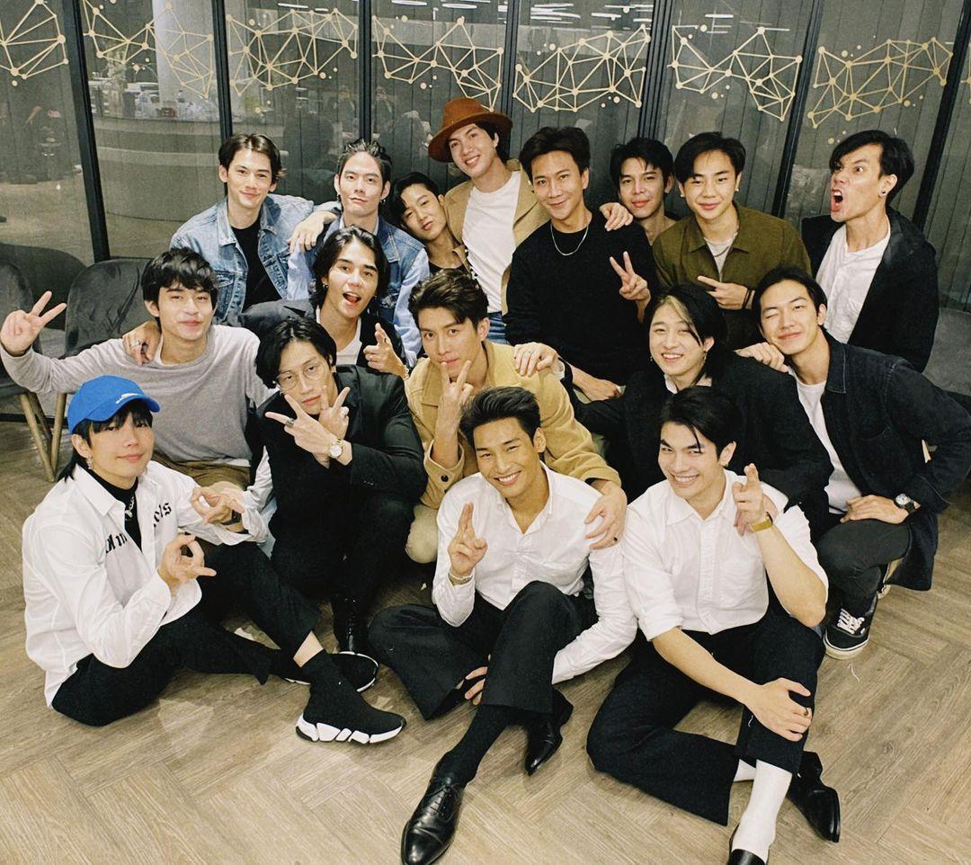 Kerriedin's tweet photo. ขอบคุณทุกคนที่ทำให้ฤดูร้อนนี้น่าจดจำ
เดือนหน้าฉันจะไปประเทศไทยเพื่อเป็นครูและฉันหวังว่าจะได้มีโอกาสพบคุณออฟไลน์
ขอบคุณทุกคน
#KinnPorscheTheseriese 
#KinnPorscheFinalEP 
#KinnPorscheWorldTour https://t.co/STPmAufIEP