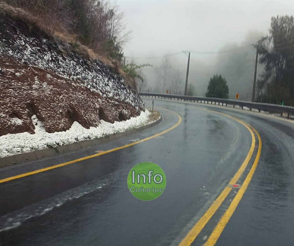IConaripe's tweet photo. ⚠️ ACTUALIZADO | RUTA #COÑARIPE - #LIQUIÑE
La vía está muy resbaladiza, con agua nieve.
Las fotografías corresponden al sector #Trafun, pasado #RíoHueico, desde Coñaripe.
La recomendación es a la conducción con mucha precaución.
.
#Panguipulli #LosRíos
@HectorPachecor https://t.co/QdHjTzSuIh