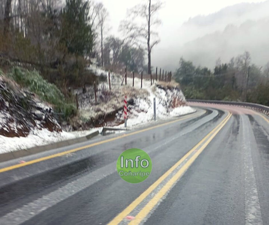 IConaripe's tweet photo. ⚠️ ACTUALIZADO | RUTA #COÑARIPE - #LIQUIÑE
La vía está muy resbaladiza, con agua nieve.
Las fotografías corresponden al sector #Trafun, pasado #RíoHueico, desde Coñaripe.
La recomendación es a la conducción con mucha precaución.
.
#Panguipulli #LosRíos
@HectorPachecor https://t.co/QdHjTzSuIh