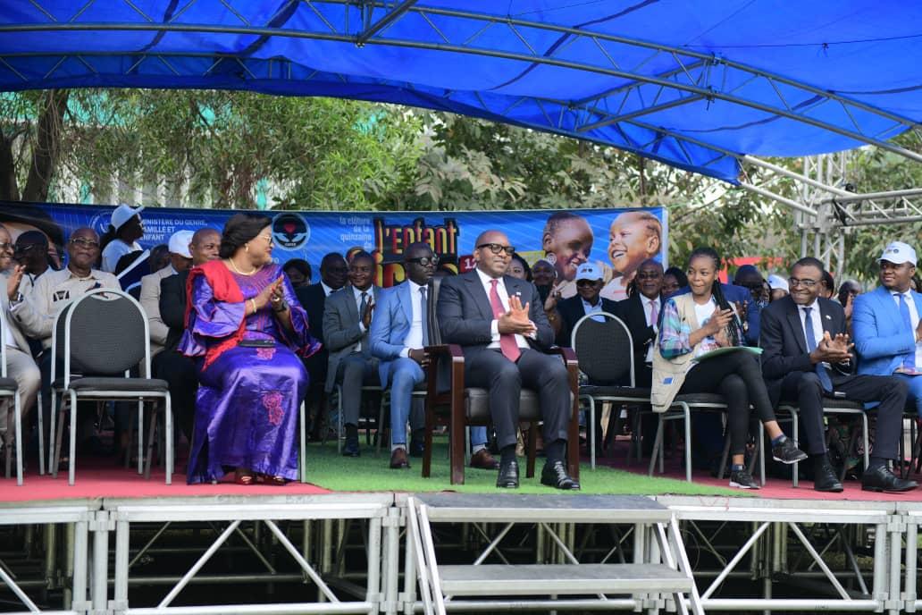michaelbakemba2's tweet photo. #RDC/Clôture de la quinzaine de l'enfant africain: Le 1er Min. @LukondeSama salue le travail d qualité que réalise avec bravoure et dévouement la Min.du Genre, Famille et Enfant @LusebaNdaya à qui il a rassuré d tout son accompagnement permanent ds la conduite d sa noble mission. https://t.co/8jv8eY5BSc