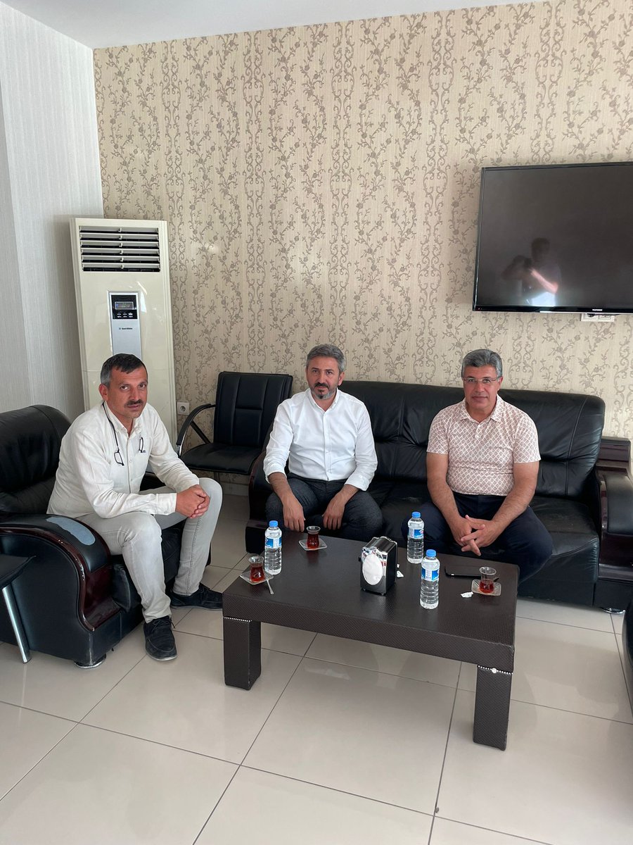 Önceki dönem AK Parti Gölbaşı İlçe Başkanımız <a href="/gl_yasar/">Yaşar Gül</a> ve Gölbaşı İlçe Başkanımız <a href="/hakantoydas/">Hakan Toydaş 🇹🇷</a> ile bir araya gelerek sohbet etme imkanı bulduk.