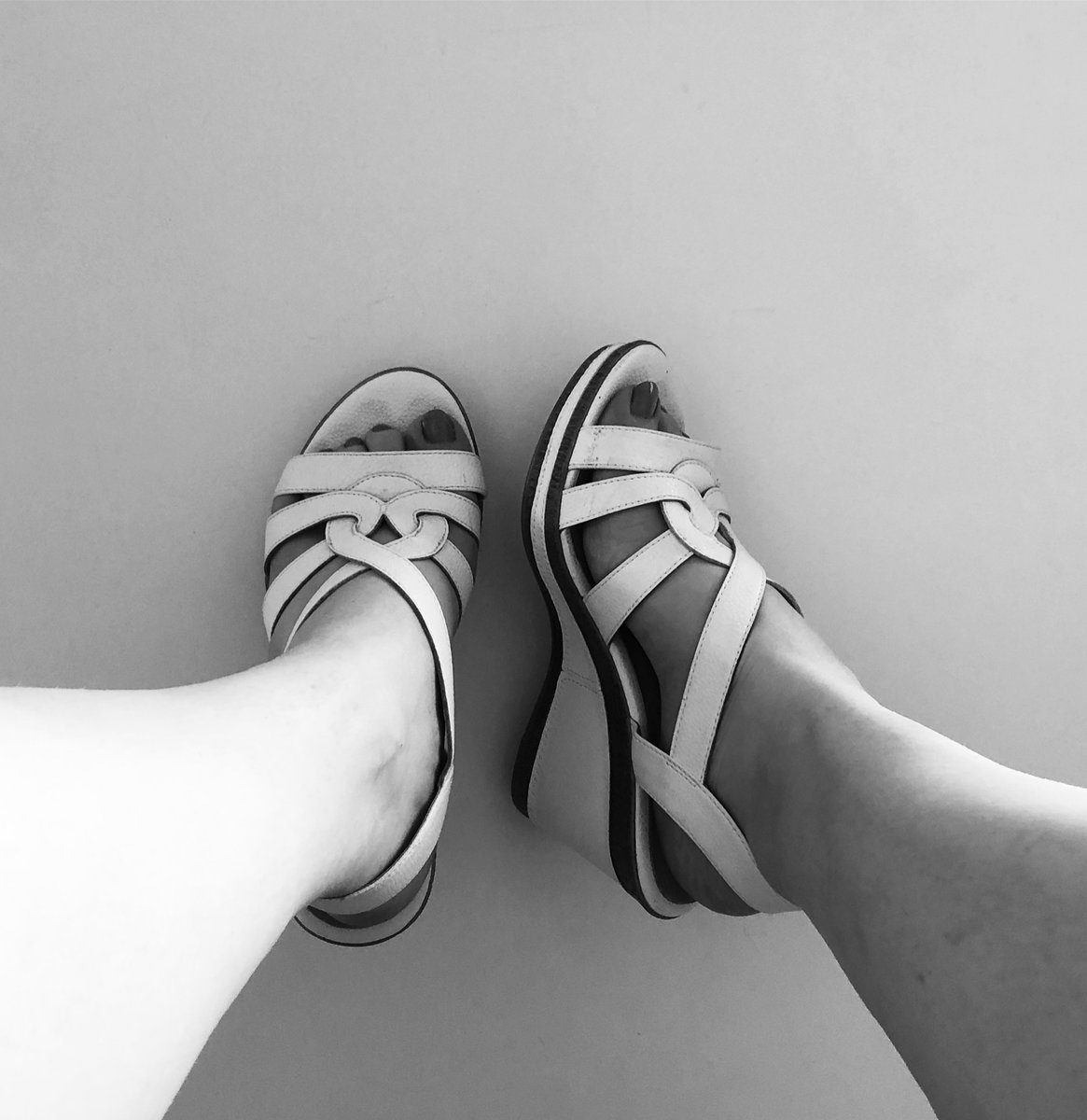 footopic's tweet photo. Check out my OF #feet #feetfethish #feetpicsforsales #feetworshi̇p https://t.co/U0Ylt9g9Wh