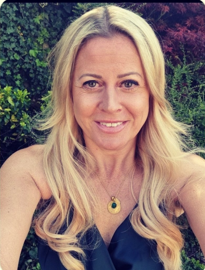GilhamGremo's tweet photo. Today is a day that makes being on multiple building sites from 8am a small notch up from rolling around the Sahara Desert ๐ฅต๐๐ท๐ผโโ๏ธ
I'm going to roll out the curls and don a frock as soon as I get home ...just to put the bins out
Watch me! ๐ช๐๐ฅฐ
#Construction #Dust #MoreDust https://t.co/s7ezgZcrJ7