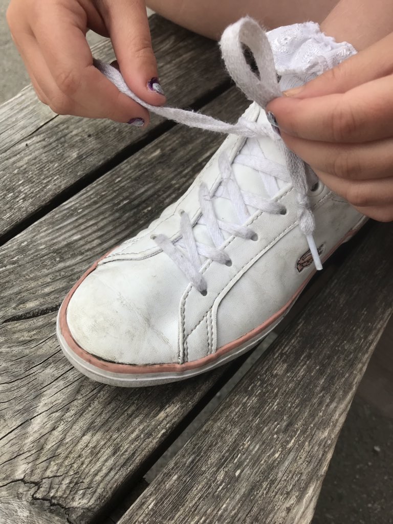 TH_AfterSchoolC's tweet photo. We are learning to tie our shoes laces  in magpies👟 #thcrew #skillsforlife https://t.co/nDuQLup6dh