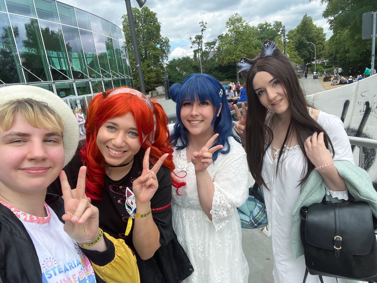 StellariaIdols's tweet photo. Three of our members went to @FrancoBamberg this weekend and got to watch a performance of @ChilaliYT live! We had a blast and got to talk with her afterwards, thank you so much! ❤️ https://t.co/fvMYC6EeIy