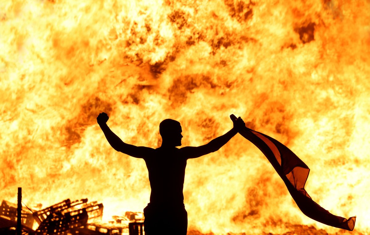 JustinKernoghan's tweet photo. Craigyhill bonfire builders 'break world record' for largest ever pyre @BelfastLive #EleventhNight #Bonfires #craigyhill #NorthernIreland https://t.co/JZxr5rKnqW https://t.co/YmNfsc40IL