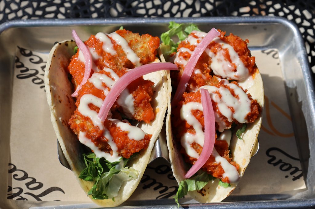 revolutiontaco's tweet photo. 🚨NEW SPECIAL🚨 Buffalo Fried Shrimp Tacos and Ground Beef Empanadas with gooey Oaxaca Cheese (Swipe)! These are only on the menu for a limited time so click the link in bio 🔗 to order #philly #philadelphia #tacos #food #tacotuesday https://t.co/Ie7tPqs8yb