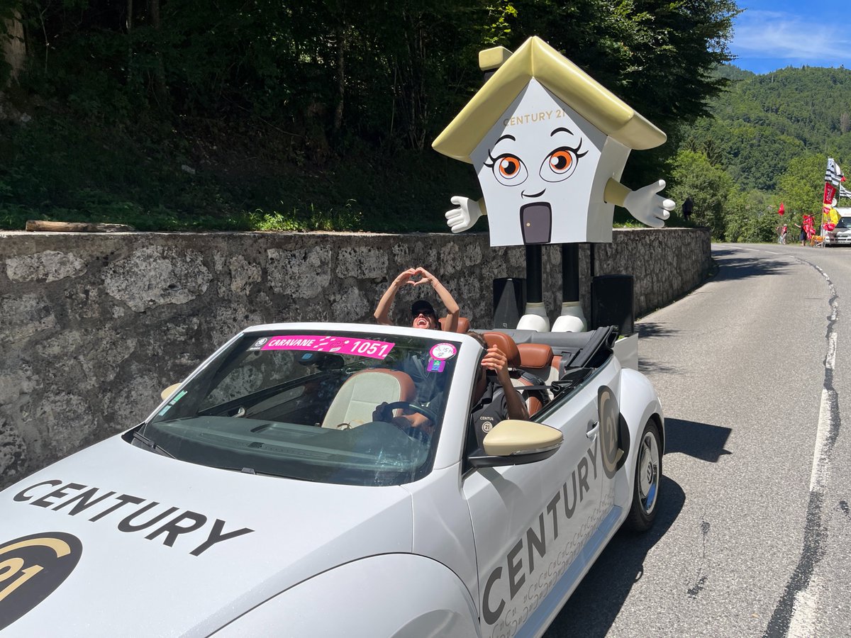 century21fr's tweet photo. Parlons de vous, parlons bienS sur l'étape 10 Morzine Les Portes du Soleil -> Megève ⛰️ #TDF2022 
C'est toujours un plaisir de vous retrouver sur les routes ! 

#TDF2022 #tourdefrance #HauteSavoie #century21 #Century21Fr #C21fr #ParlonsDeVousParlonsBienS https://t.co/fEtyZdhVCI