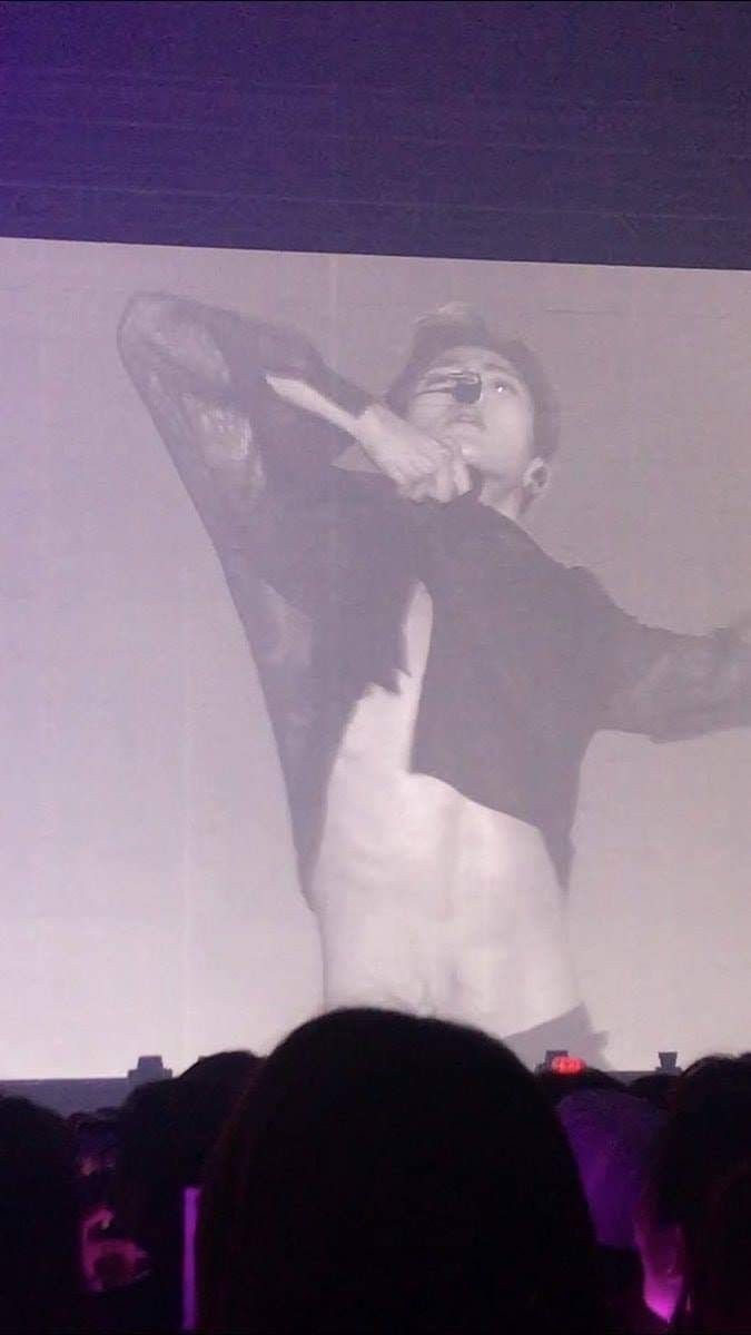 shownu mirror stage 
#셔누 #SHOWNU #MONSTAX <a href="/OfficialMonstaX/">몬스타엑스_MONSTA X</a>