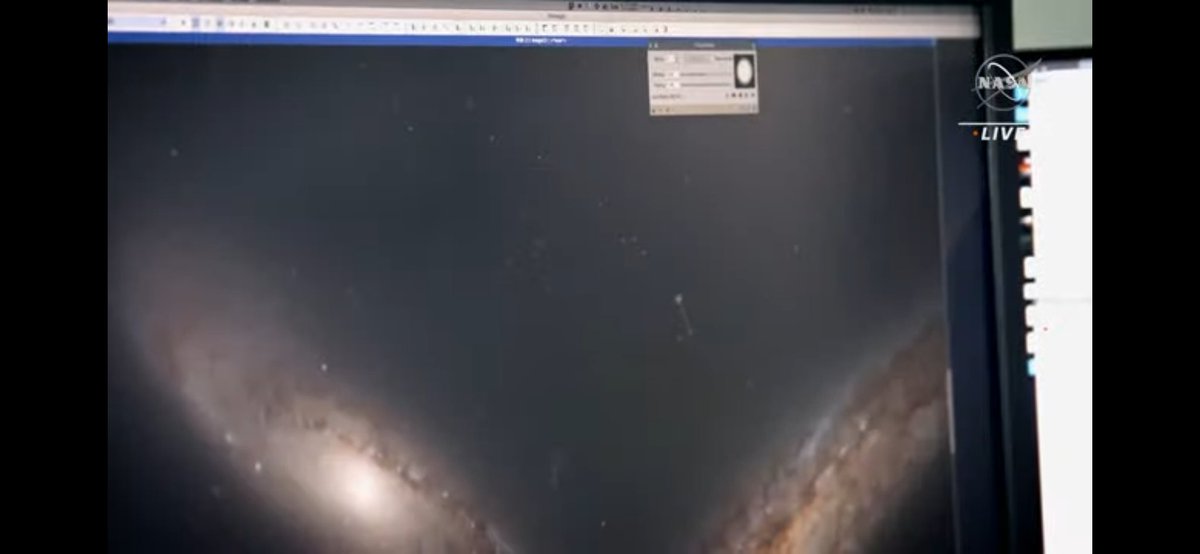 CielosBoreales's tweet photo. Durante la emisión hemos podido ver como las imágenes del James Webb se procesan con PixInsight, un software desarrollado por una empresa española: Pleiades Astrophoto. Es el mismo software que usamos muchos astrónomos amateur. https://t.co/jvScWxk1Zs