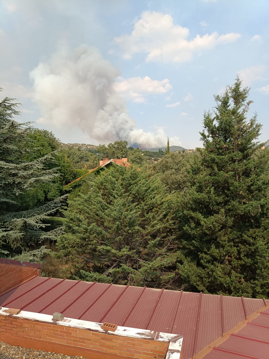 PCvvapardillo's tweet photo. Protección Civil VdP informa:
Ante la evolución del incendio declarado en COLLADO MEDIANO, se activa el PLAN DE PROTECCIÓN CIVIL DE EMERGENCIA POR INCENDIOS FORESTALES EN LA COMUNIDAD DE MADRID (INFOMA) en su Nivel de Gravedad 1.
#ASEM112
#LasProtesCuentan https://t.co/LmuDNqfO5I