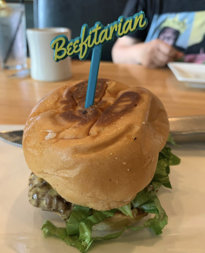 BurgerRepublic tweet media