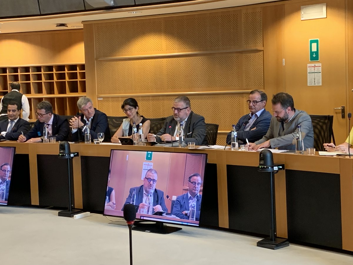 🗣️ Yesterday evening, @ASDEurospace SG O.Lemaitre was invited by @GrudlerCh, Rapporteur on the #secureconnectivity regulation 🔗🌐, to an exchange on the @defis_eu proposal to develop a secure and autonomous 🇪🇺 #space-based connectivity system.🧵 (1/3)