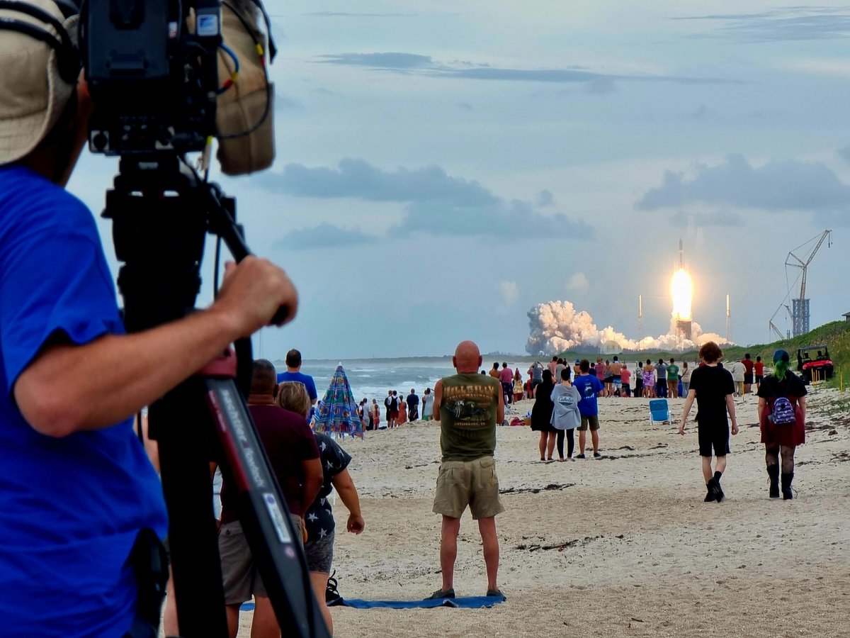 Heel vet om een keer een lancering in het echt te zien op Cape Canaveral. Naast deze staat een testraket voor een reis naar de maan.